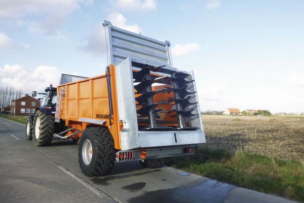 Muck spreader single axle